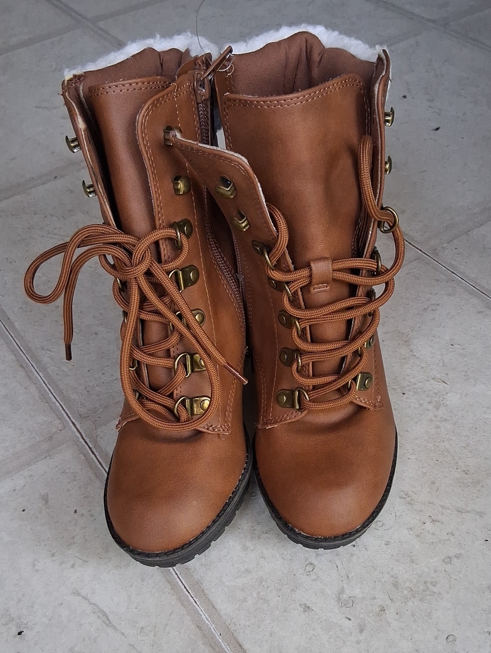 Women’s Tan Lace-Up Winter Boots - Faux Fur Lined
